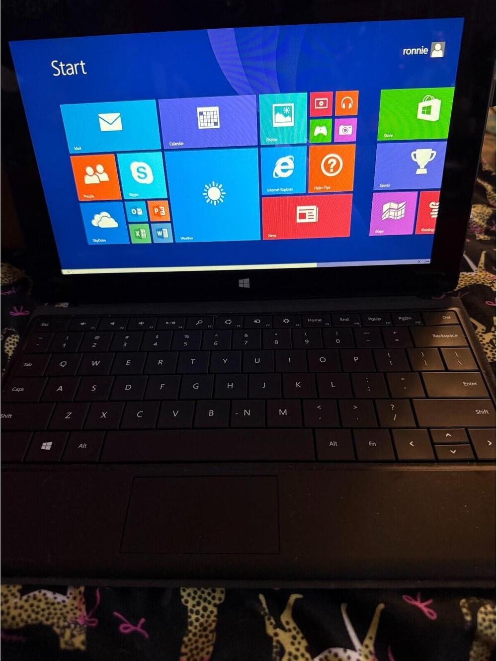 Microsoft Surface Tablet (1st Generation) 10.6in Tablet Windows 8.1 Original